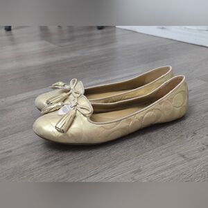 Coach Dahlila Metallic Gold Ballet Flats Bow Charm Size 7.5 Preppy Fall Comfy
